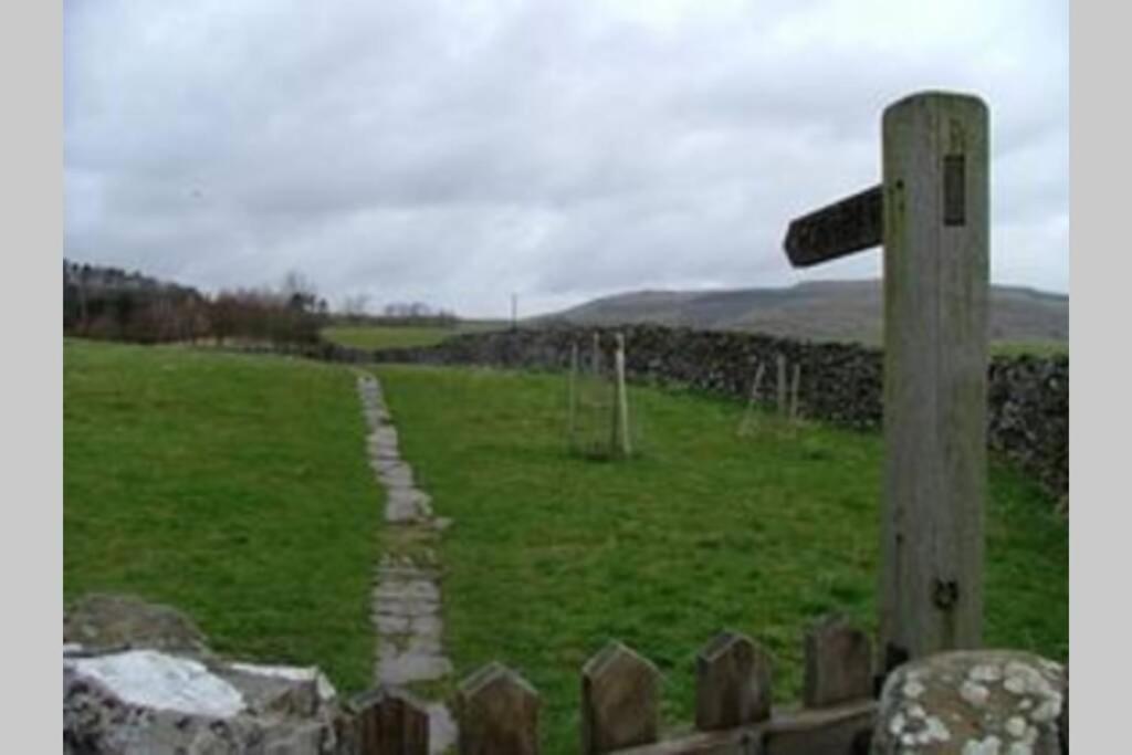 5 Star Cottage On The Green With Log Burner - Dog Friendly Austwick Exteriör bild