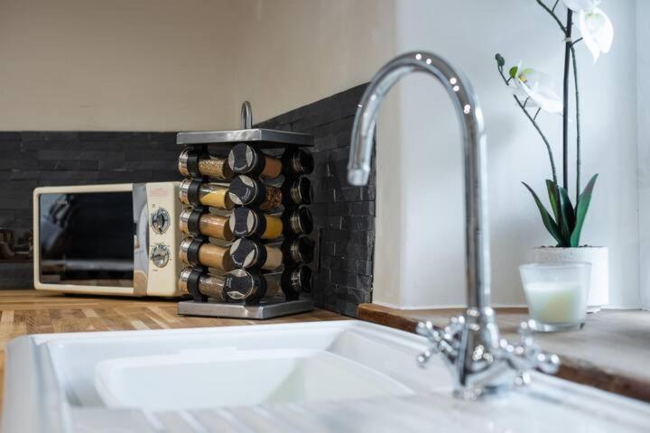 5 Star Cottage On The Green With Log Burner - Dog Friendly Austwick Exteriör bild
